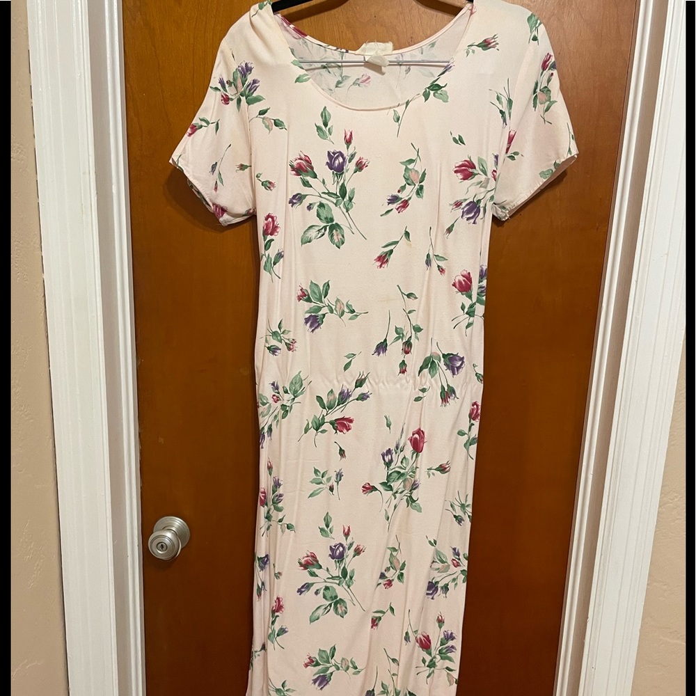 Floral dress. Slits on side